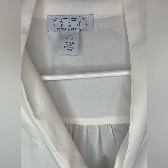 3 for $30 Elegant Women’s Cream Blouse - Picture 3 of 3